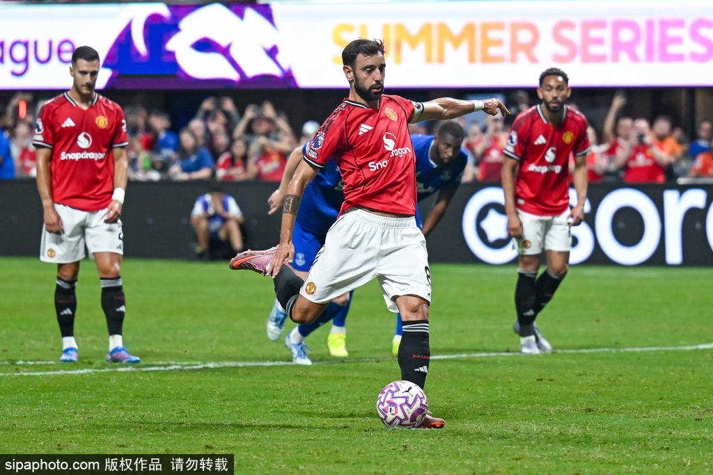 法国甲组联赛_送他去沙特！球迷吐槽B费：他就是拖后腿的法国甲组联赛，想改变就得从他开始