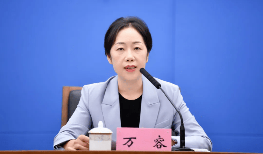 皇冠信用網占成代理_经重庆市委研究：荣昌区区长万容皇冠信用網占成代理，拟任区委书记