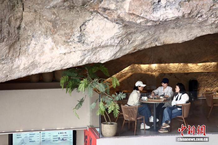 如何代理皇冠信用_浙江温州乐清雁荡山：悬崖咖啡助力传统景区焕新出圈