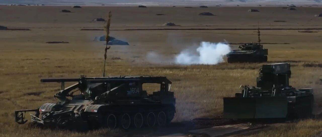 欧冠足球比分_大场面！机器狗、无人机开路欧冠足球比分，实兵对抗演练画面公布