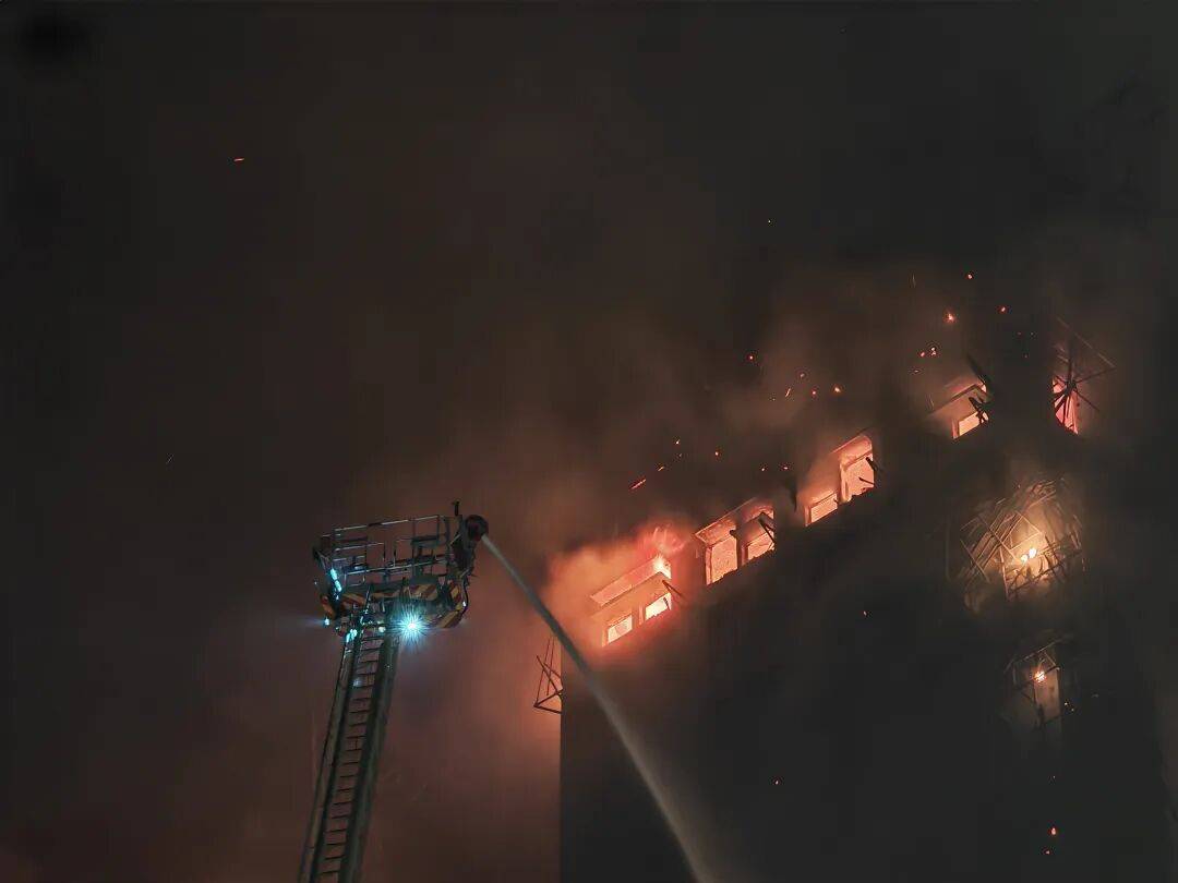 皇冠信用網代理_香港大埔火灾已造成44人遇难！3人以涉嫌误杀罪被拘捕皇冠信用網代理，警方：不排除发泡胶是火势迅速蔓延原因；大埔区多所学校停课，临时庇护中心开放