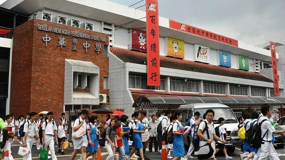 皇冠信用网登2_马来西亚华人被排挤但中文流利皇冠信用网登2,新加坡华人为何却主动抛弃中文?