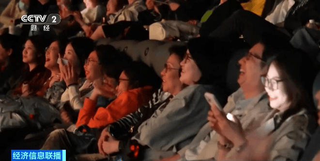 皇冠信用网代理申条件_超70部中外影片密集上映皇冠信用网代理申条件！2025年贺岁档电影票房破50亿元