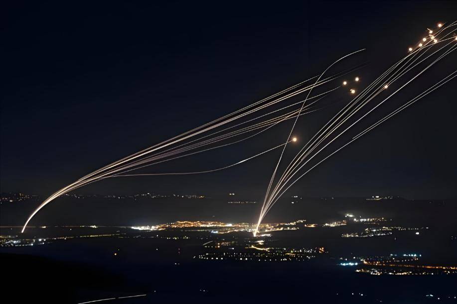 皇冠信用在线注册_美军一架F18大黄蜂战机皇冠信用在线注册，刚飞临伊朗东南沿海就被击中，白宫意识到大国出手了！