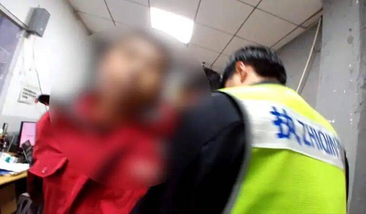 世界杯足球平台代理_快递员将7999元的手机放门口世界杯足球平台代理,买家没收到!20多天后,手机自己“报警”了